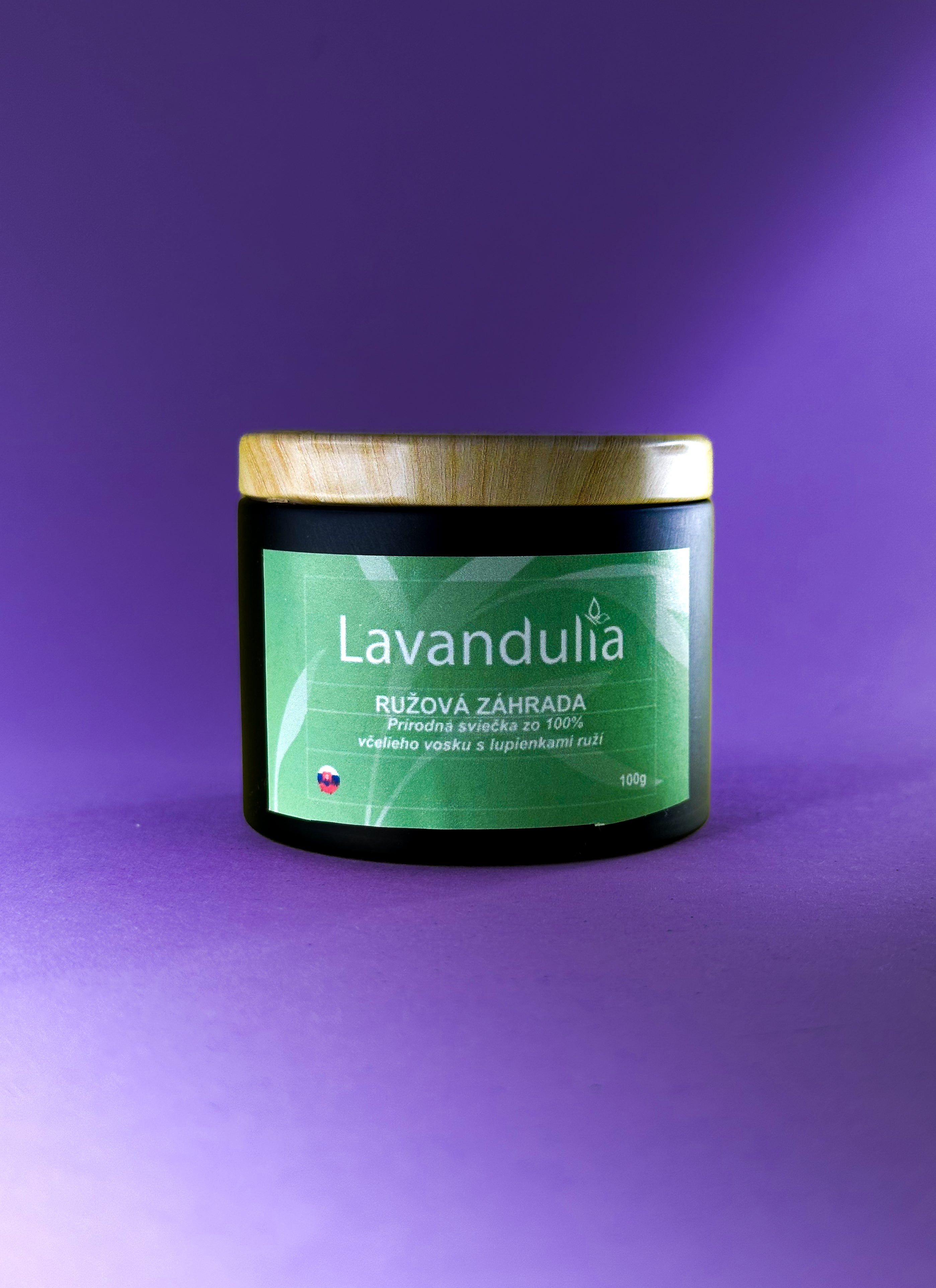 Rose Garden – a natural candle made from 100% beeswax with a rose